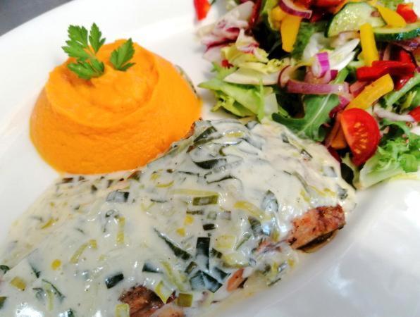 מלון Cieszkow Restauracja Teo מראה חיצוני תמונה