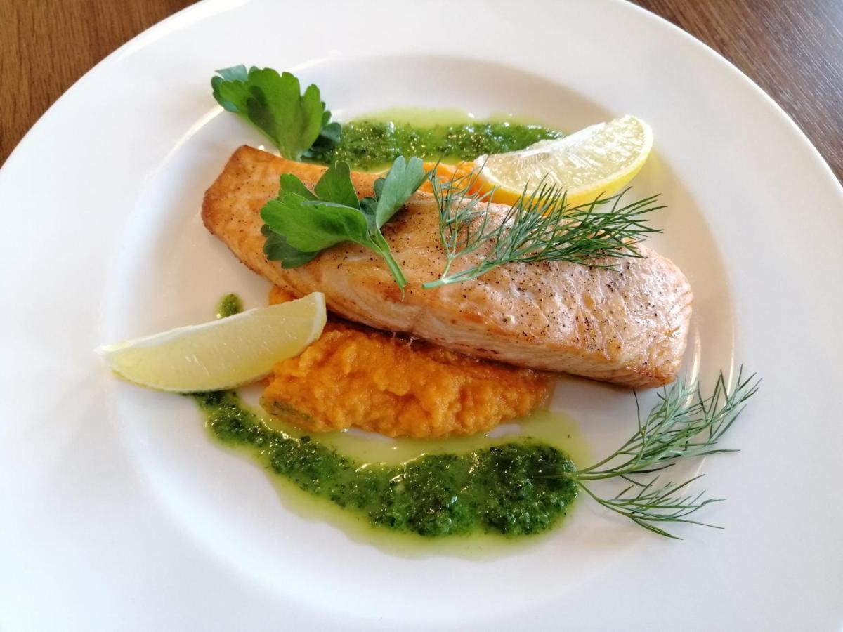 מלון Cieszkow Restauracja Teo מראה חיצוני תמונה
